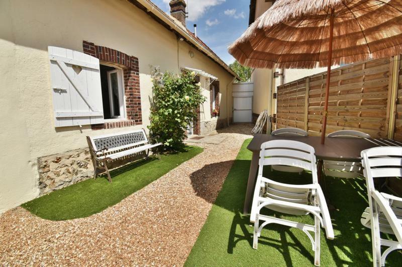 Gite De La Petite Forge Clevilliers Exterior photo
